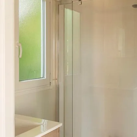 Mobil-home Confortable Pour 4 Pers Avec Terrasse A - Api-1-52-467 Camping