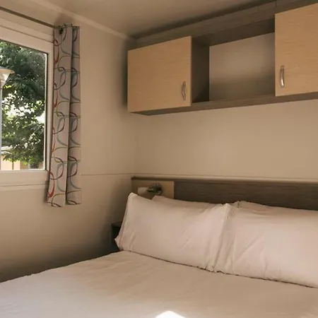 Mobil-home Confortable Pour 4 Pers Avec Terrasse A - Api-1-52-467 Camping